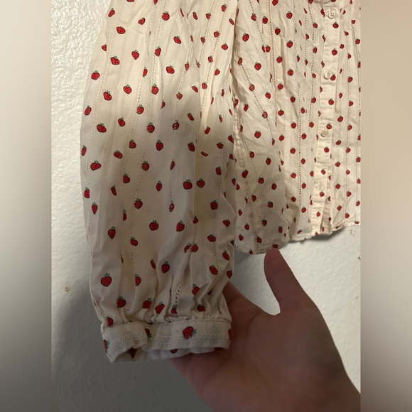 & OTHER STORIES
Print Ruffled Collar Blouse In White W. Tiny Strawberry Print - Picture 6 of 12